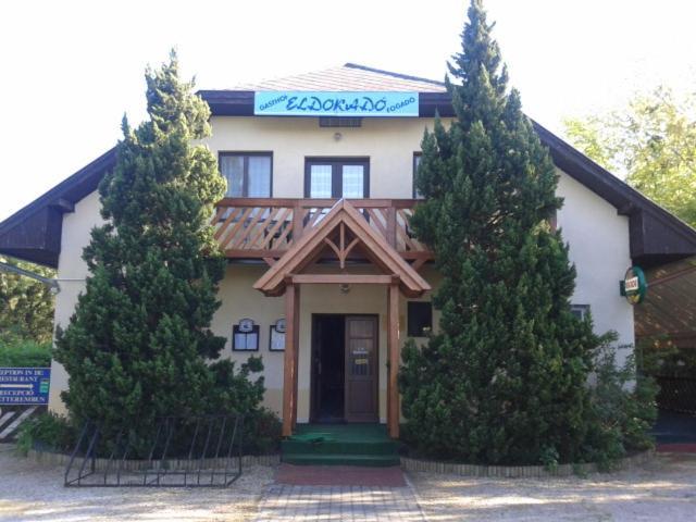 Eldorado Fogado Es Kemping 본보야크바세기 외부 사진